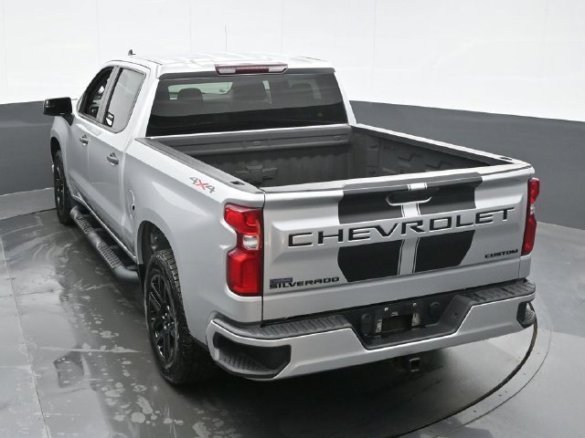 Used 2022 Silver Chevrolet Custom image 10