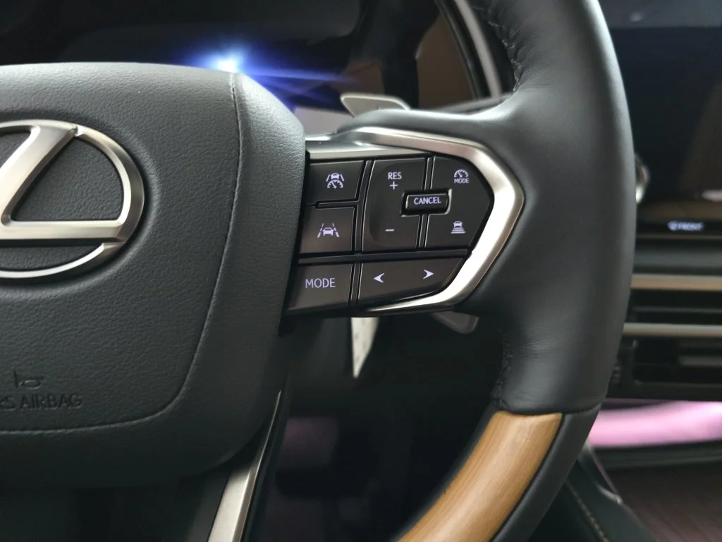 New 2026 Eminent White Pearl Lexus PREMIUM PLUS image 18