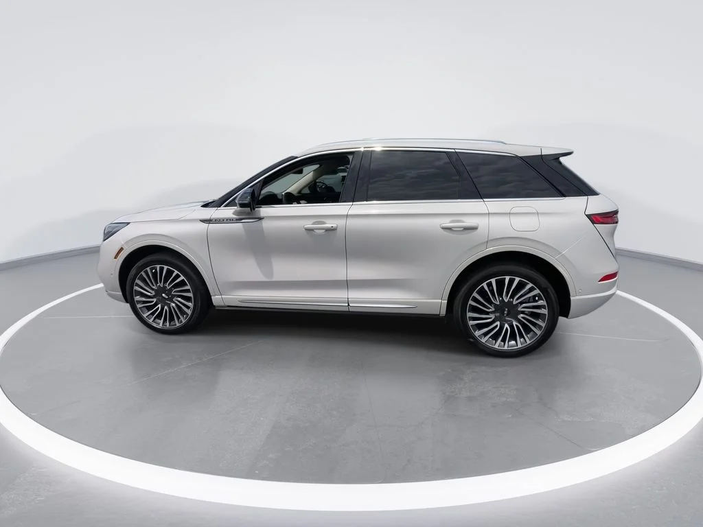 Used 2022 White Lincoln Reserve image 5