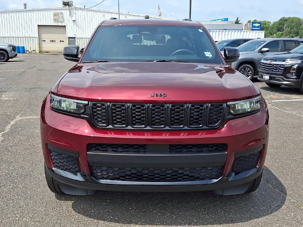 Used 2024 Red Jeep Altitude X image 4