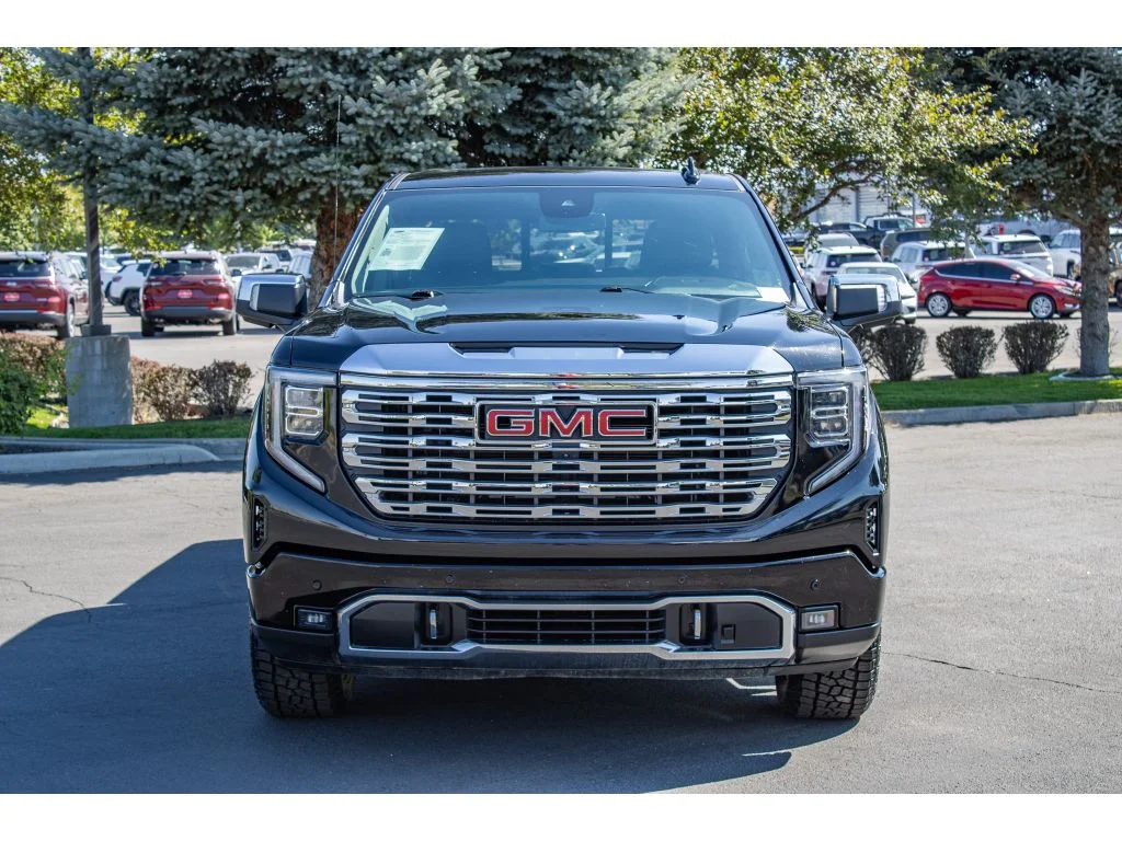 Used 2024 Onyx Black GMC Denali image 3