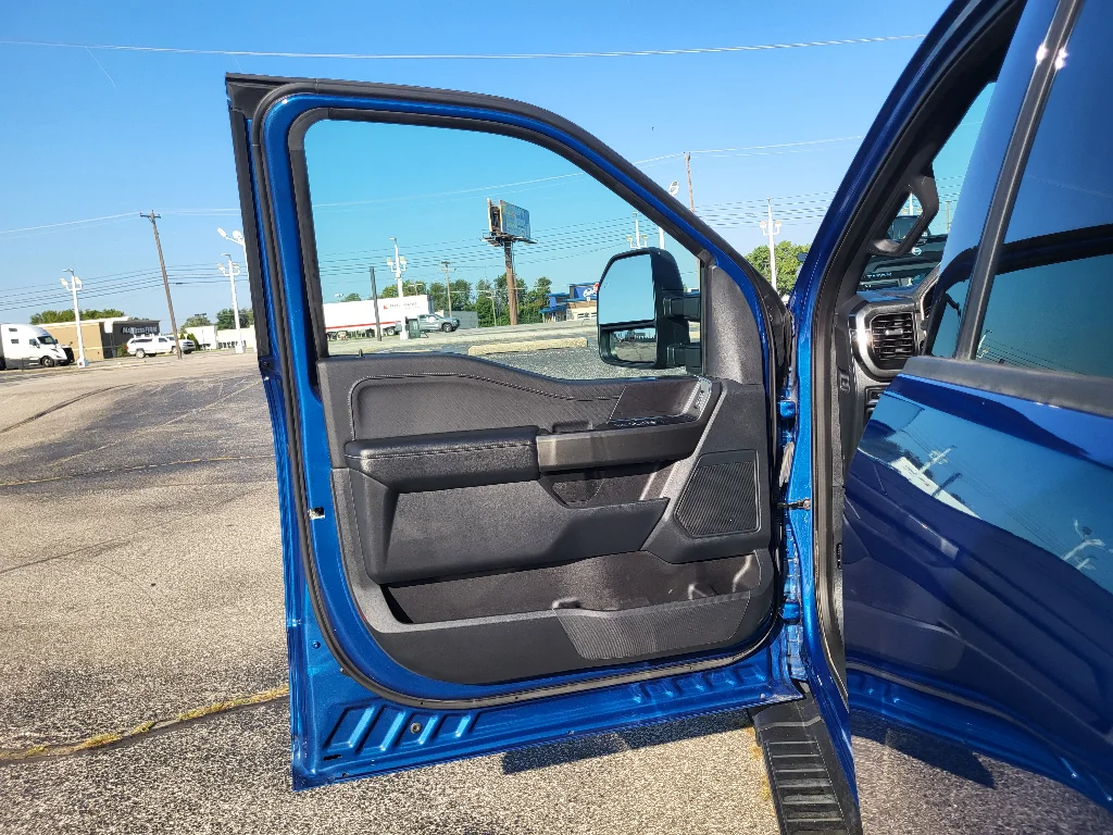 Used 2023 Atlas Blue Metallic Ford XLT image 18