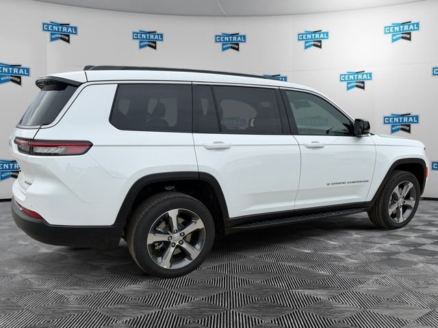 New 2026 Bright White Clear-Coat Exterior Paint Jeep Limited image 6