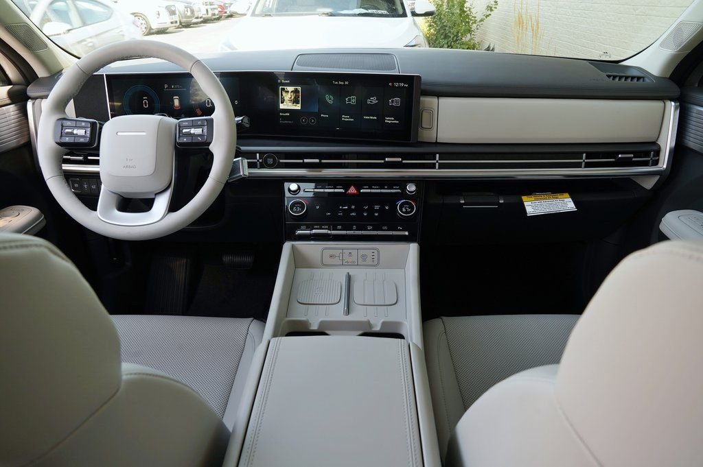 New 2026 Shimmering Silver Hyundai SEL image 33