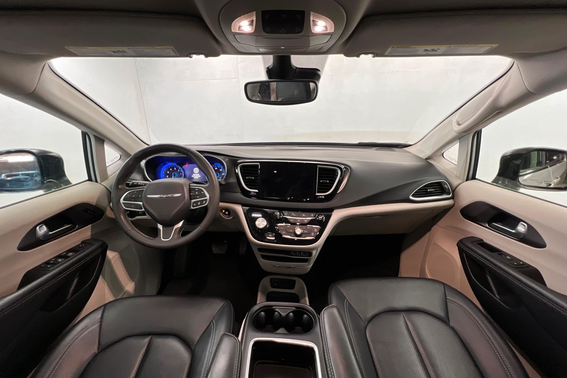 2024 Chrysler Pacifica Touring L - Photo 10