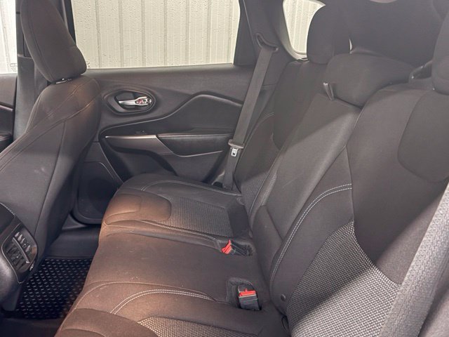 Used 2019 Black Jeep Latitude image 11