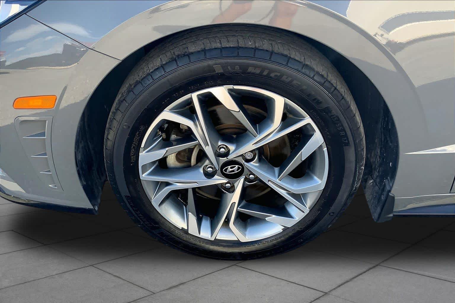 Used 2023 Hampton Gray Hyundai SEL image 10
