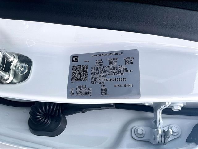 Used 2024 White Chevrolet ZR2 image 28