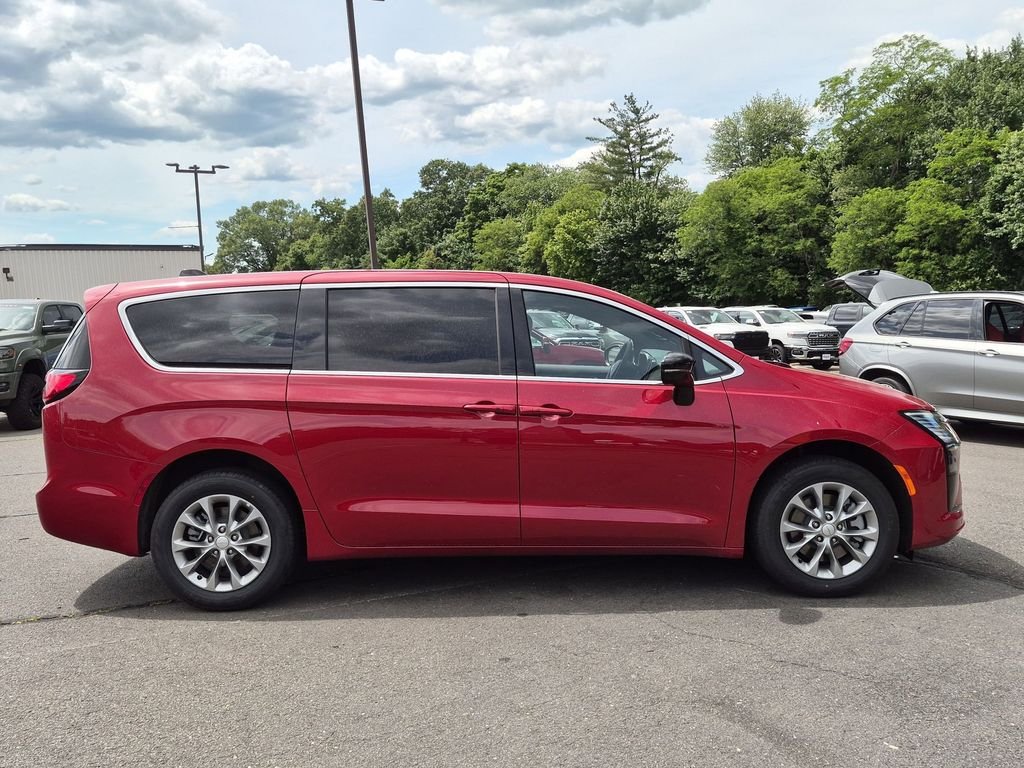 New 2027 Red Hot Pearl-Coat Exterior Paint Chrysler Select image 2
