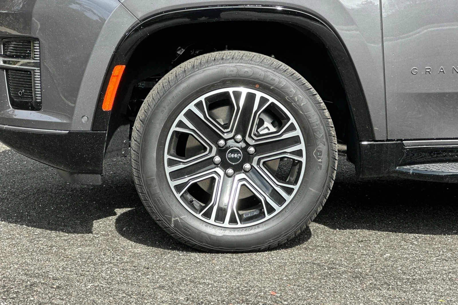 New 2026 Baltic-Gray Metallic Clear-Coat Exterior Paint Jeep  image 26