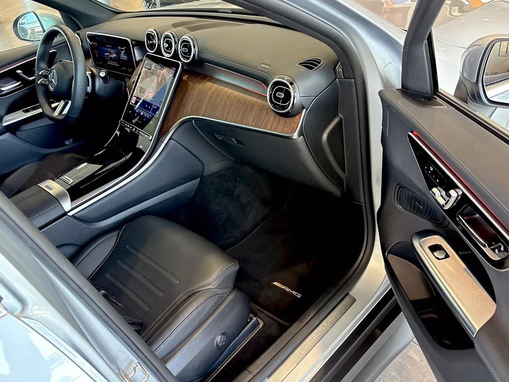 Used 2025 Silver Mercedes-Benz GLC 350e image 35