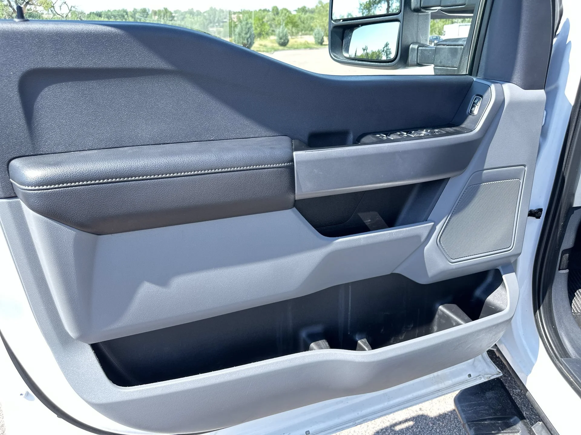 Used 2024 Oxford White Ford XLT image 15