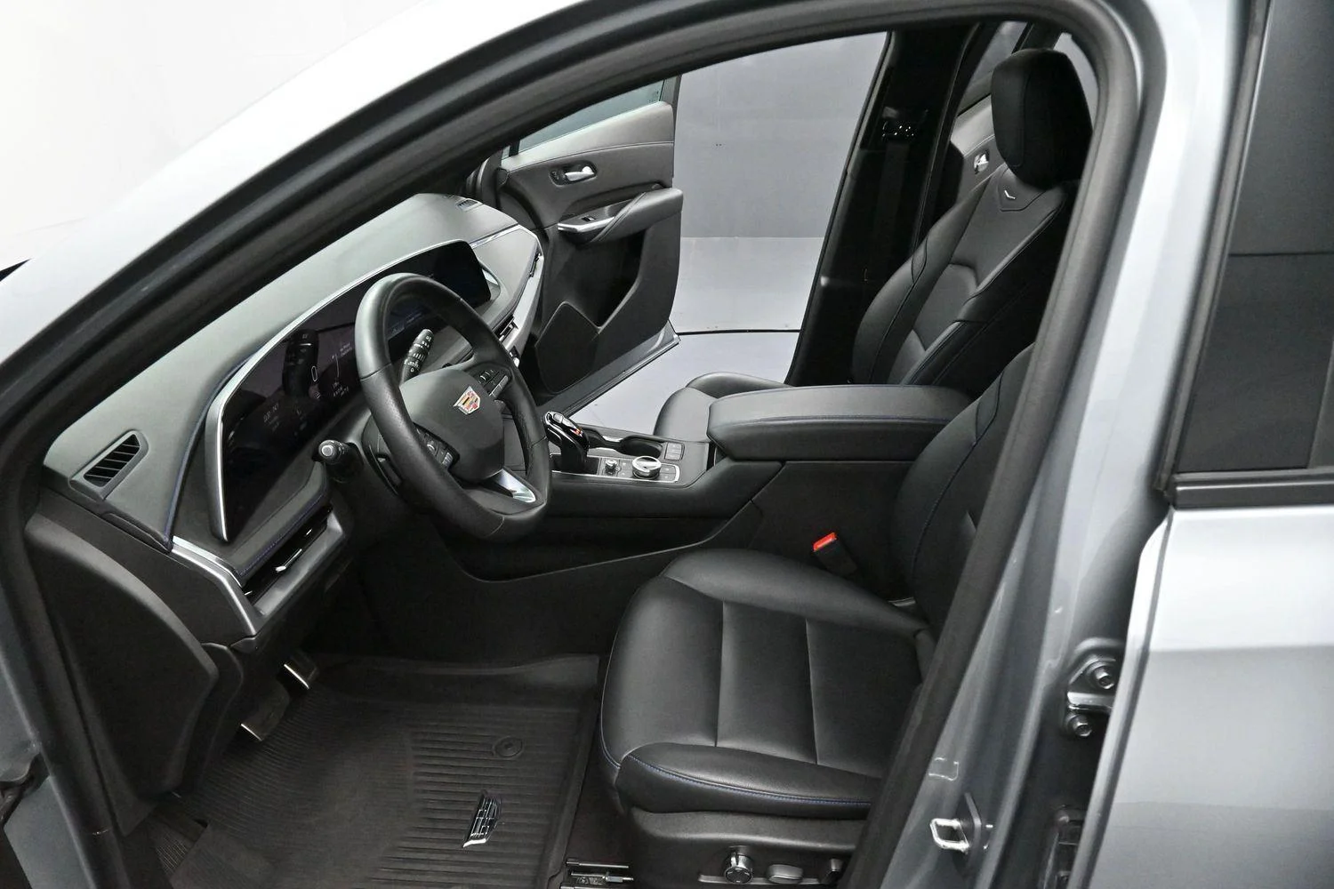 Used 2024 Argent Silver Metallic Cadillac Sport image 13