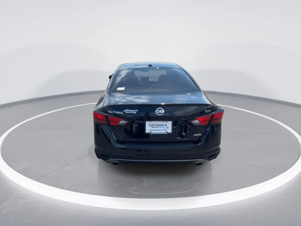 Used 2020 Black Nissan 2.5 SR image 7