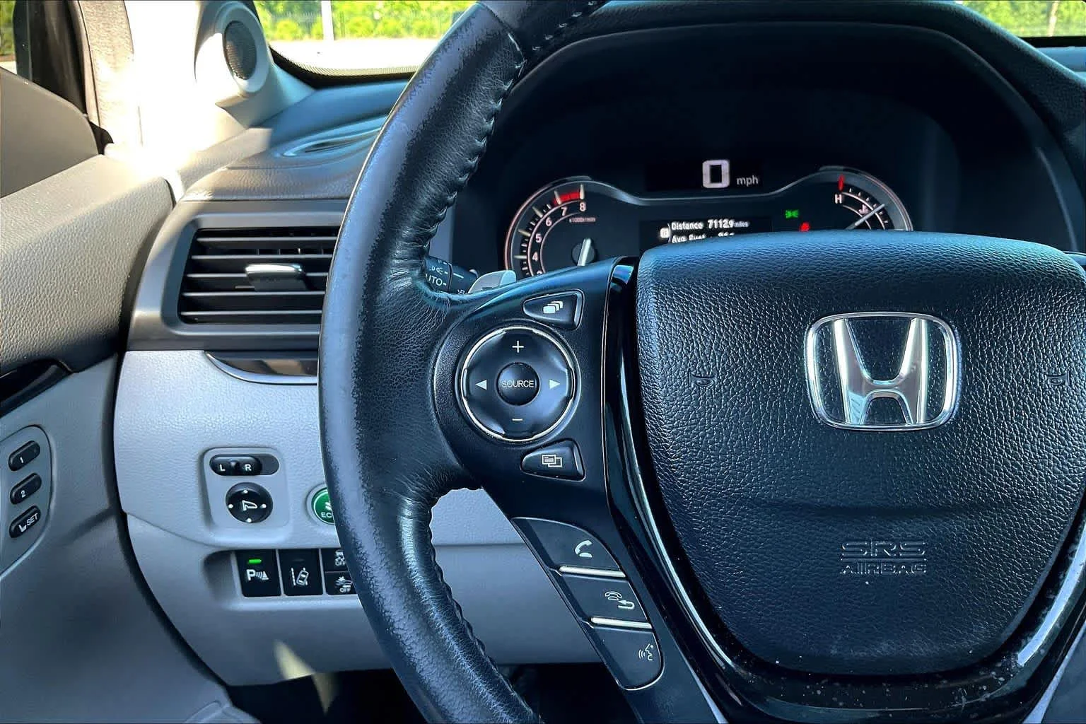 Used 2017 Lunar Silver Metallic Honda Touring image 23