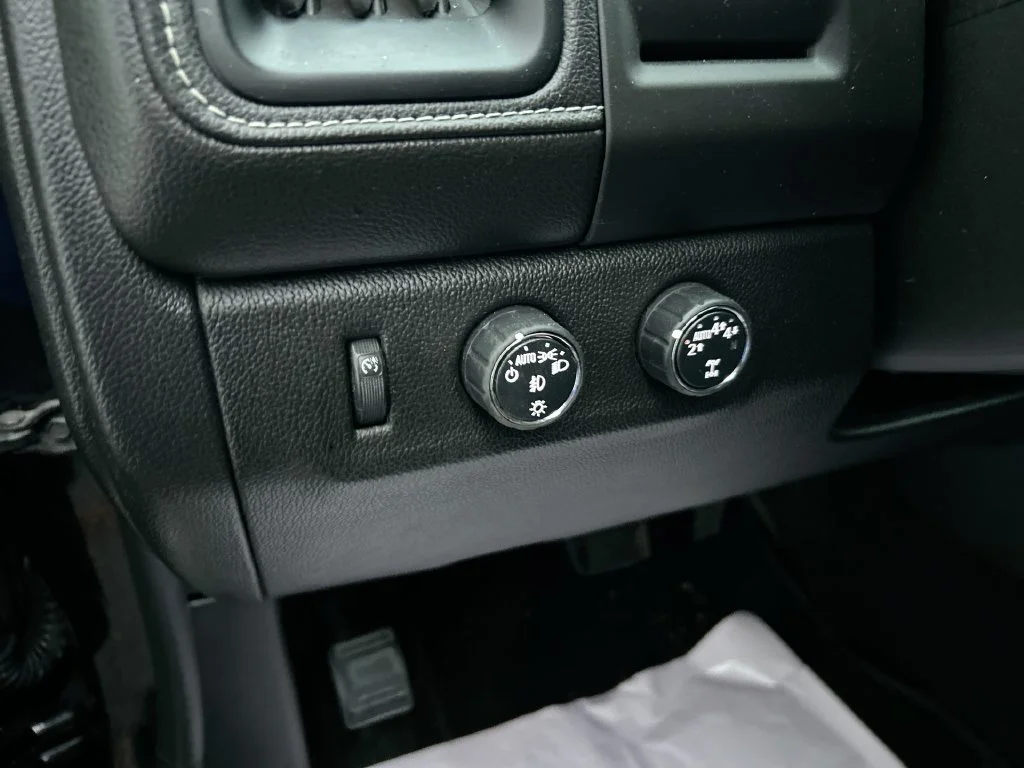 Used 2018 ONYX BLACK GMC 4WD Denali image 20