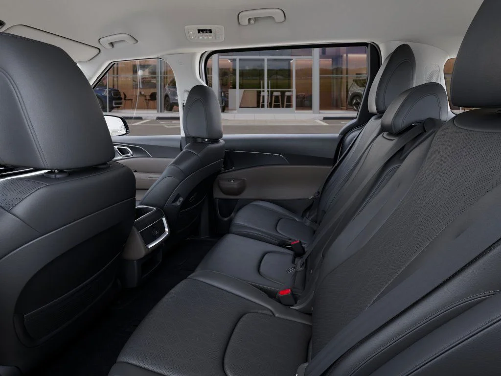 2025 Kia Carnival LXS - Photo 18