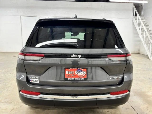 Used 2023 Gray Jeep Limited image 6
