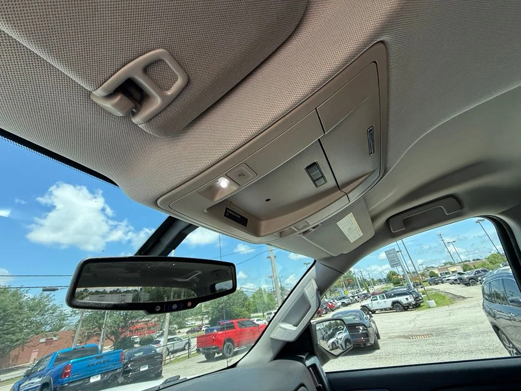Used 2014 White Chevrolet LT image 23