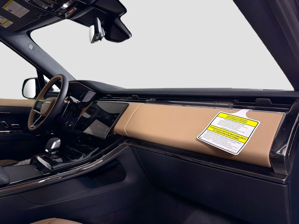 New 2026 Santorini Black Land Rover Dynamic SE image 31