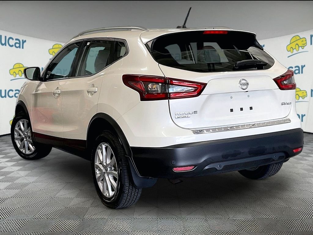 Used 2022 White Nissan SV image 4