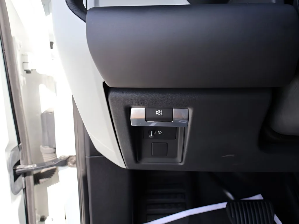 Used 2020 Fuji White Land Rover HSE image 34