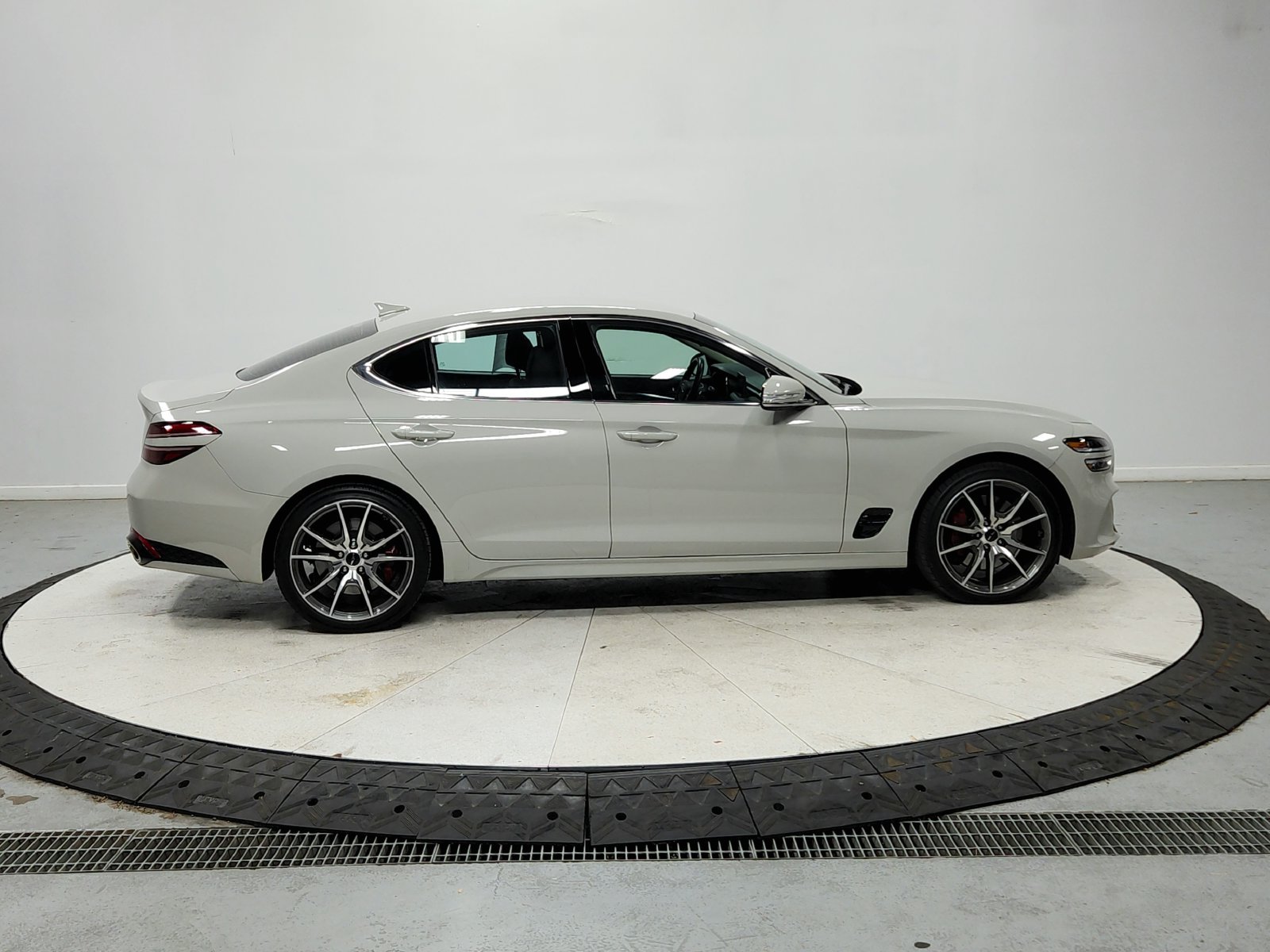 Used 2025 Gray Genesis 2.5T image 9