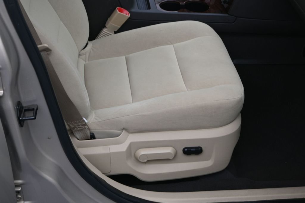Used 2008  Ford SEL image 11