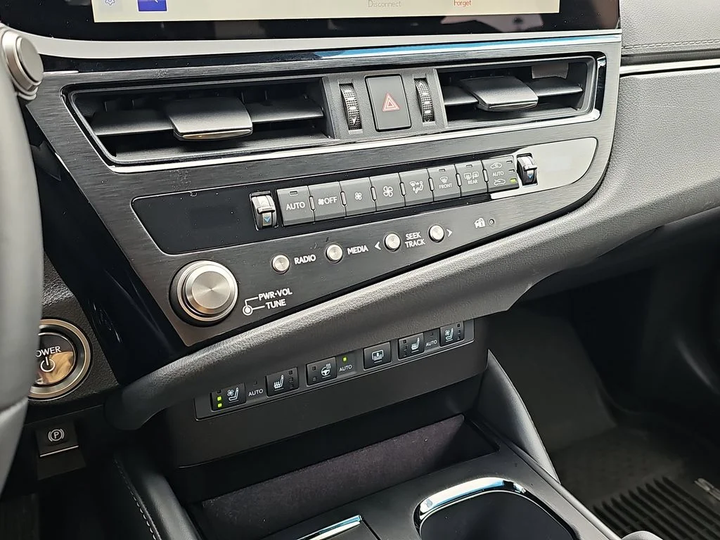 Used 2025 White Lexus 300h Luxury image 24
