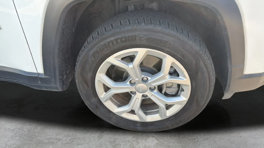 Used 2024 White Jeep Latitude image 20