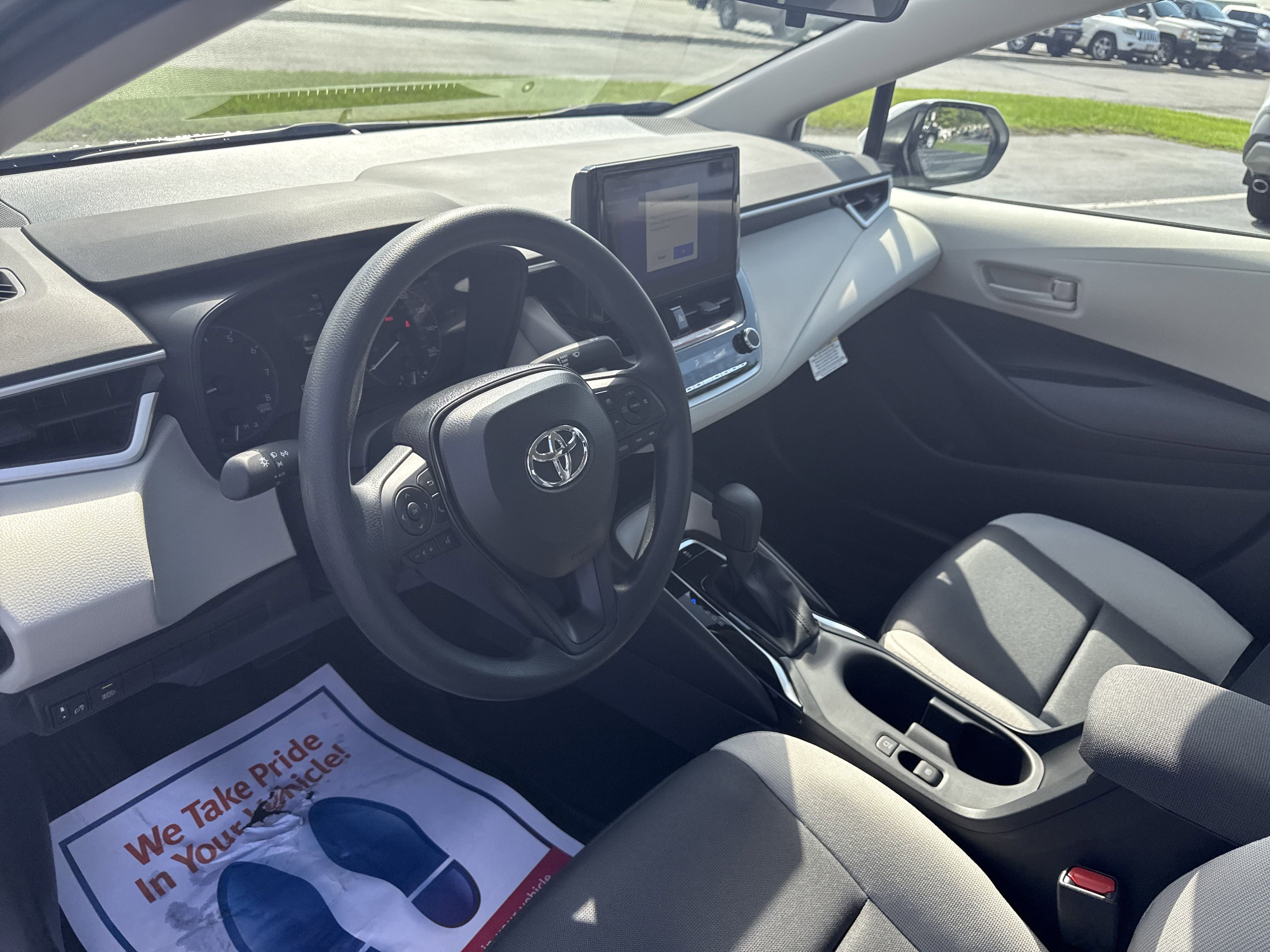 Used 2025  Toyota  image 15
