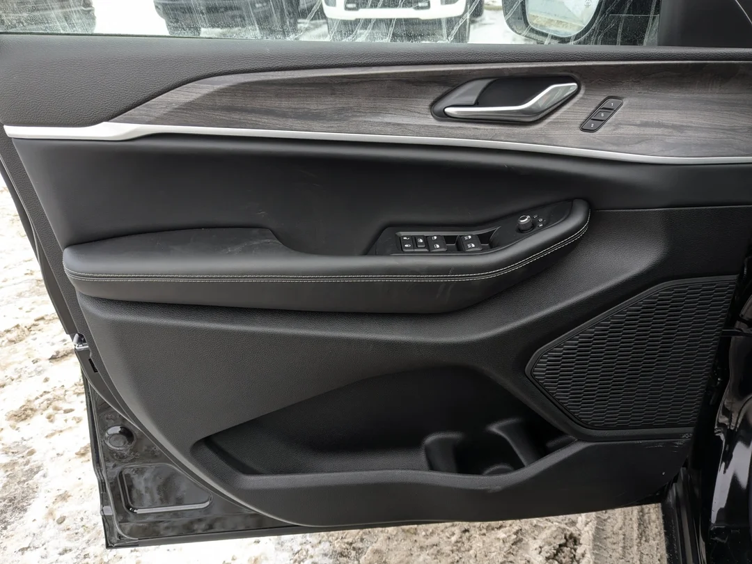 New 2025 Black Jeep Limited - - 4x4 - Luxury Tech II - Black App Pkge - Panoramic Sunroof & More! image 12