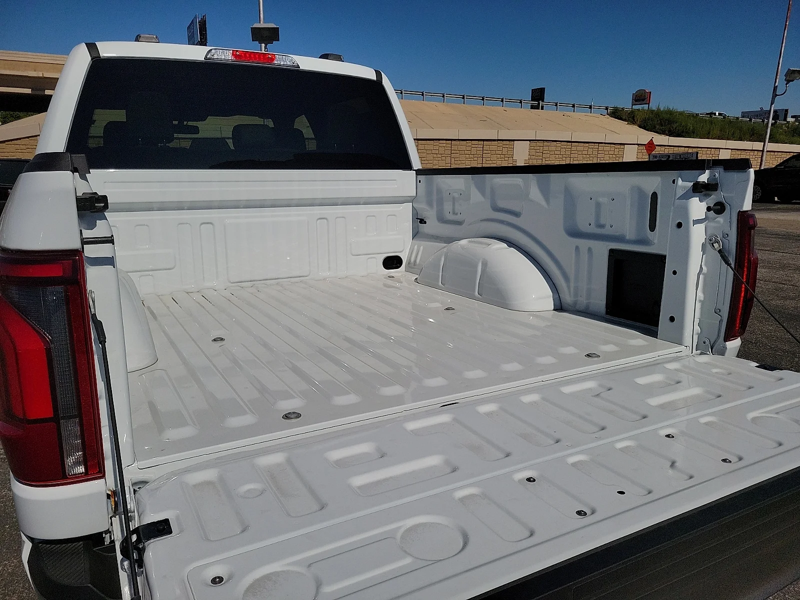 New 2026 Oxford White Ford Lariat&reg; image 8
