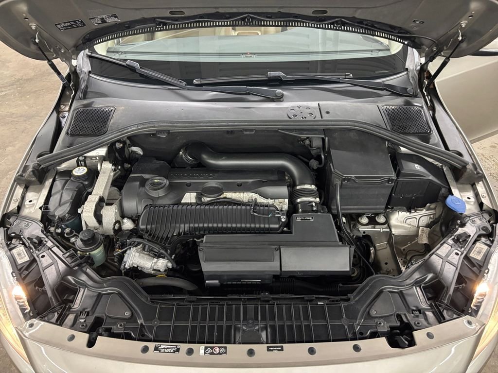 Used 2015 Seashell Metallic Volvo T5 Premier image 9