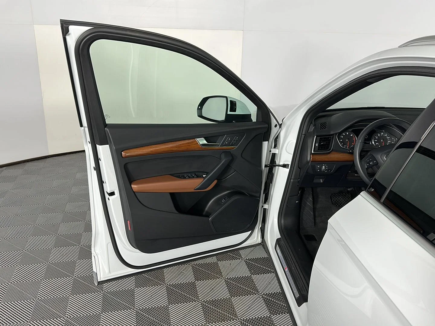 Used 2023 Glacier White Metallic Audi S line Premium image 18