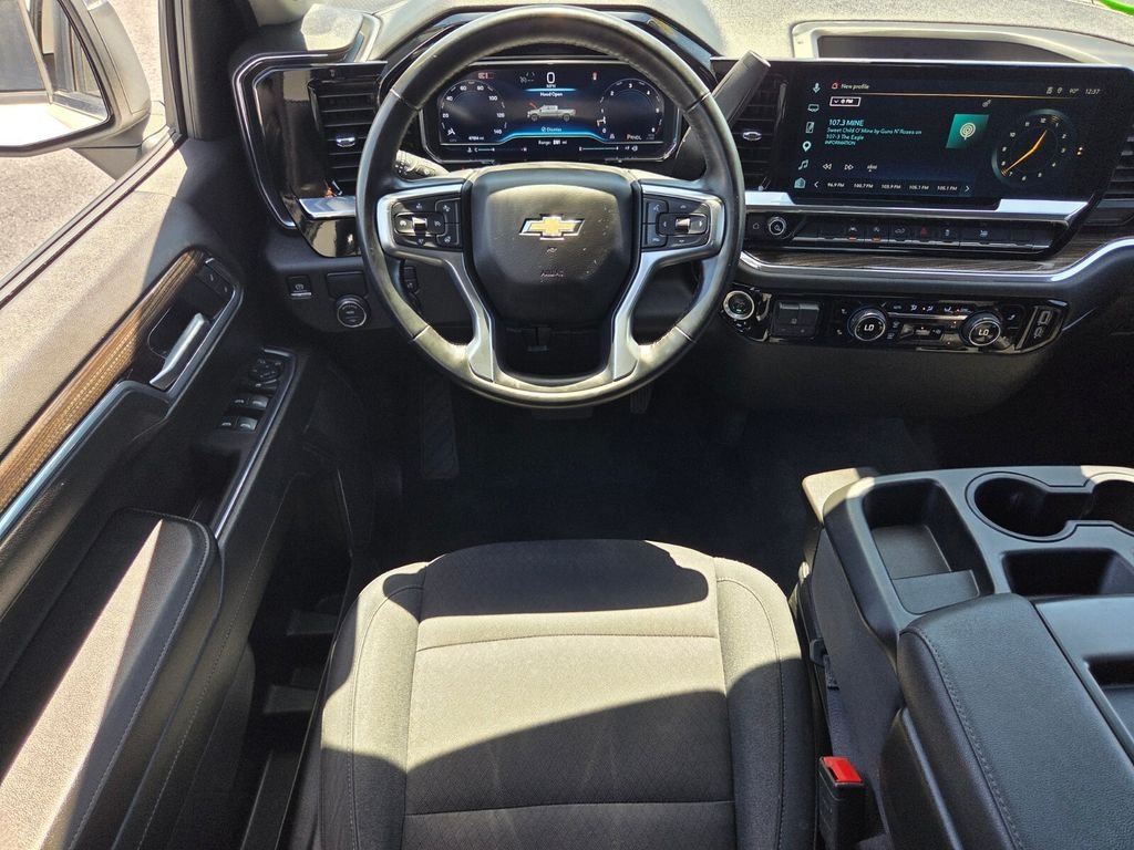 Used 2025 White Chevrolet LT image 13