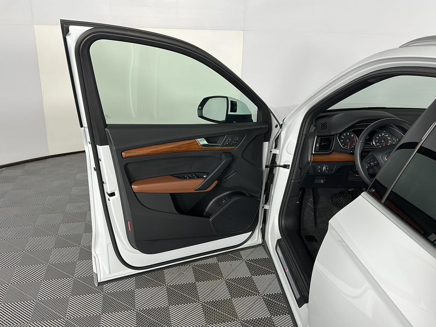 Used 2023 Glacier White Metallic Audi S line Premium image 18