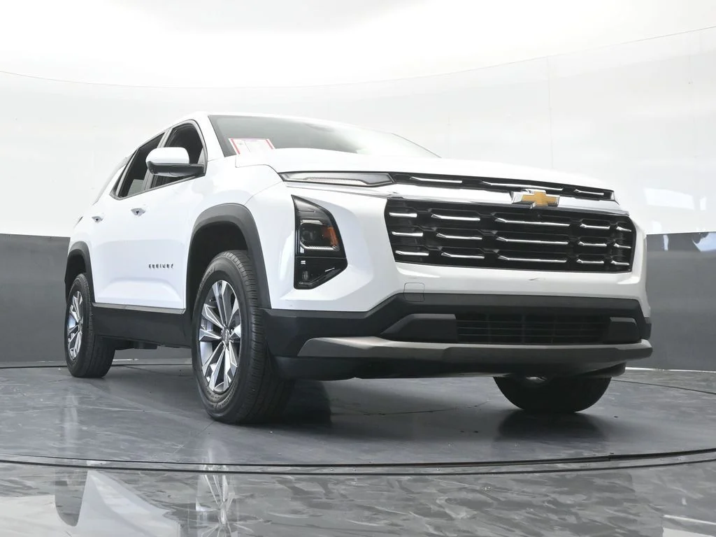 Used 2025 Summit White Chevrolet LT image 67