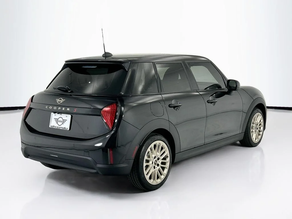 New 2026 Midnight Black II Metallic MINI Signature Plus image 5