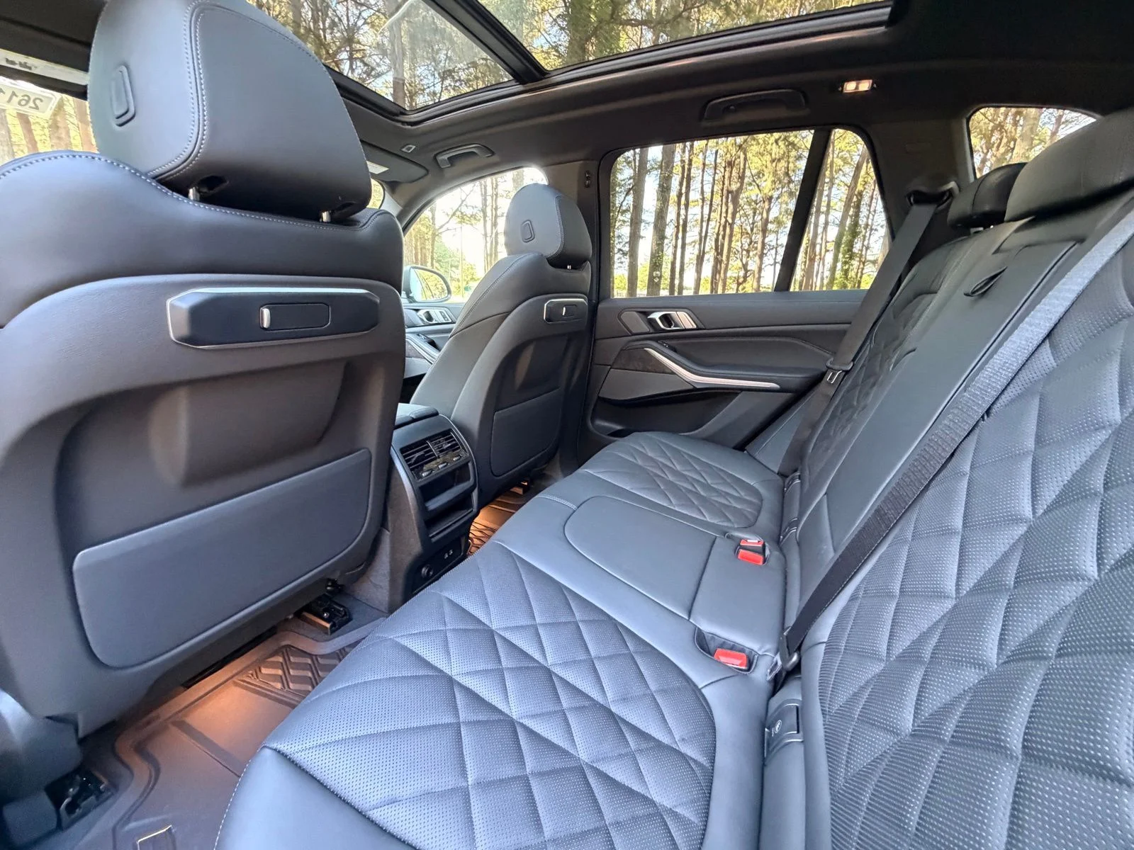 New 2026 Manhattan Green Metallic BMW xDrive40i image 15