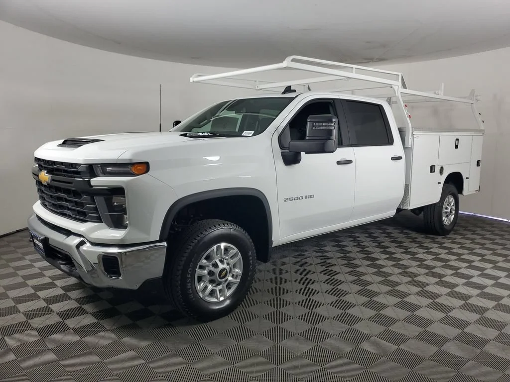 New 2026 Summit White Chevrolet WT image 10