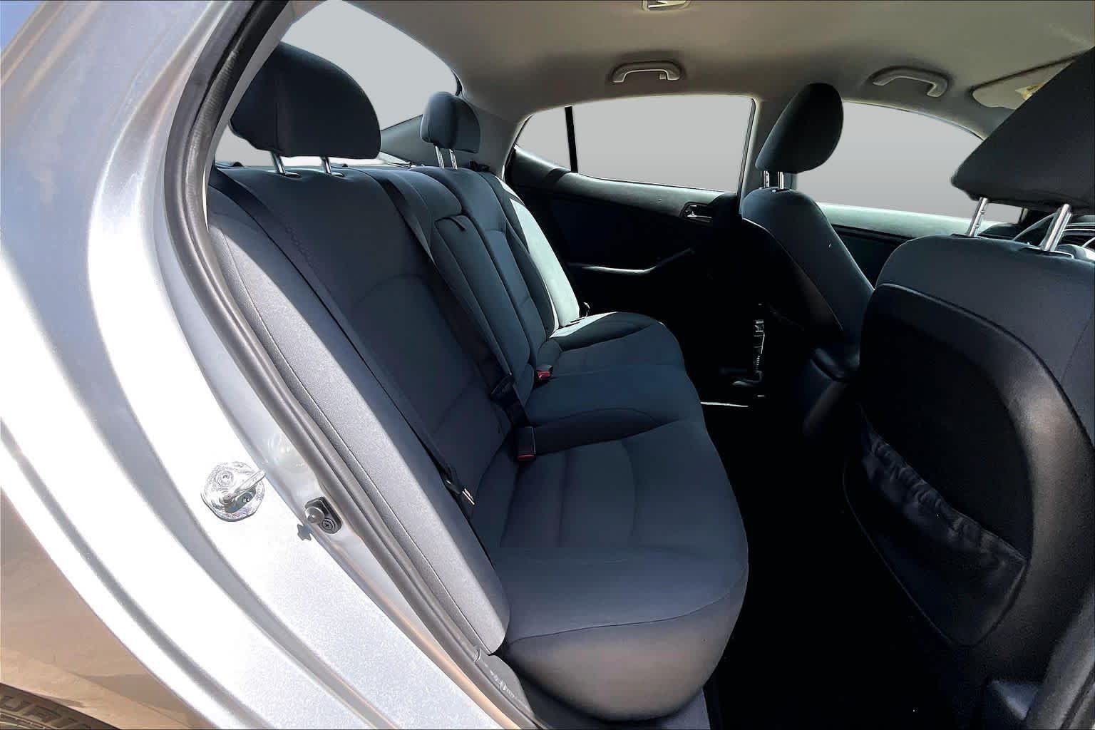 Used 2015 Sparkling Silver Kia LX image 20