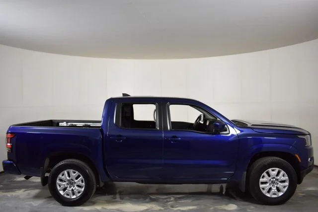 Used 2022 Blue Nissan SV image 11