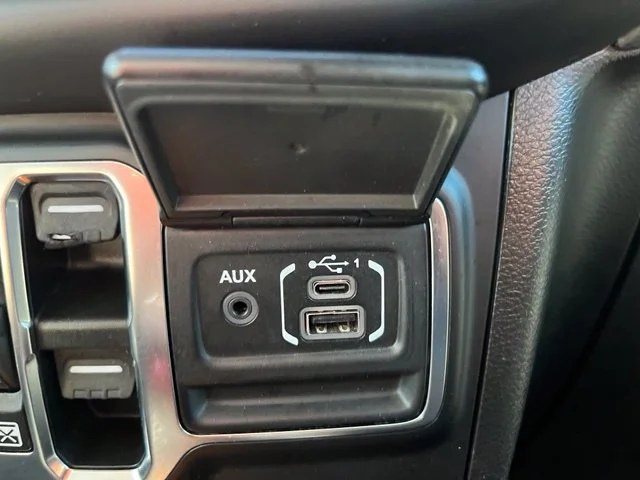 Used 2022 Black Jeep Sahara 4x4 image 34