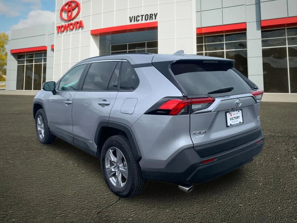 Used 2025 Silver Toyota XLE image 5