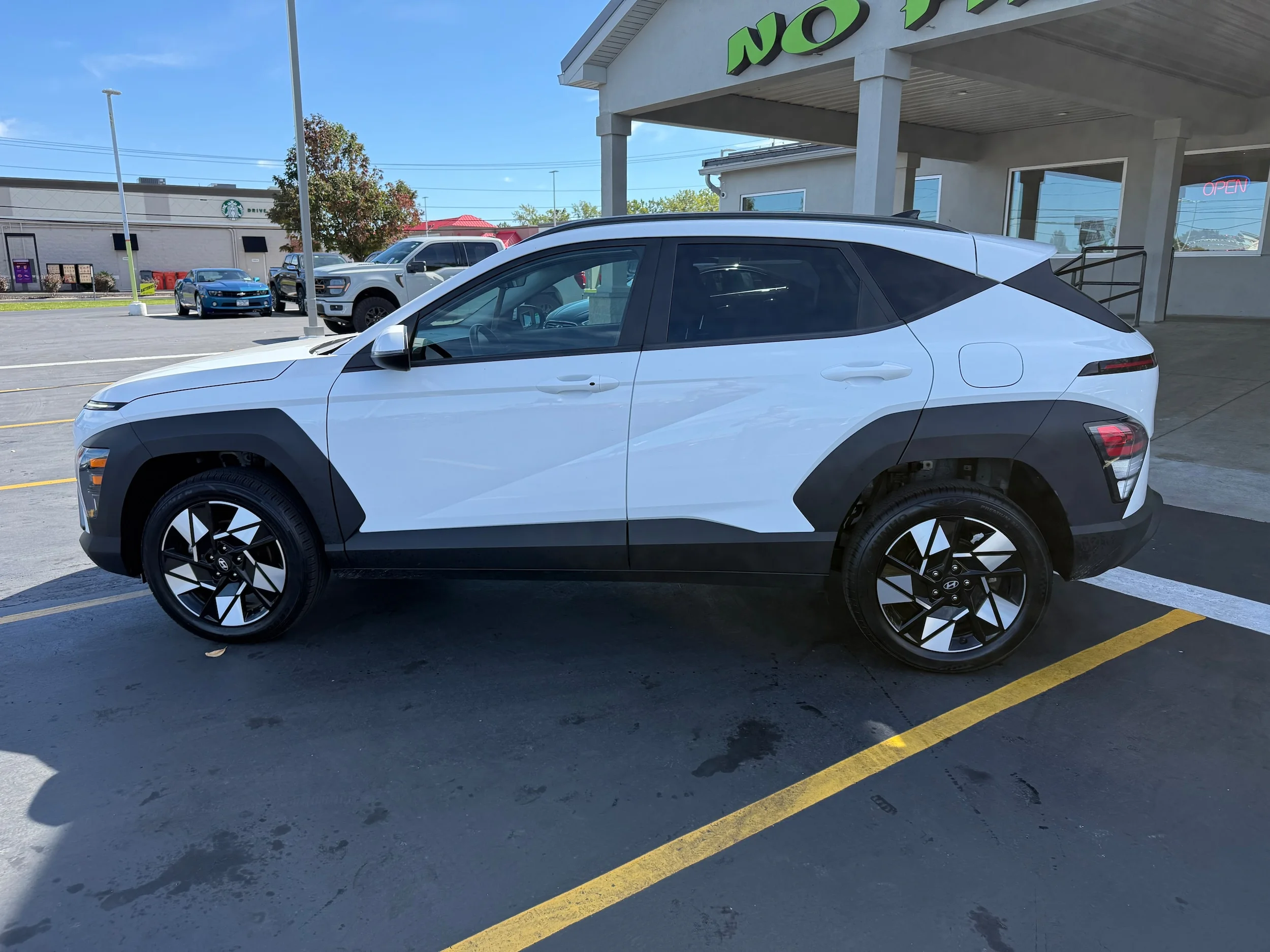 Used 2025 Atlas White Hyundai SEL image 3
