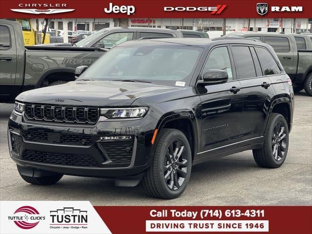 New 2026 Diamond Black Crystal Pearl-Coat Exterior Paint Jeep Limited image 3
