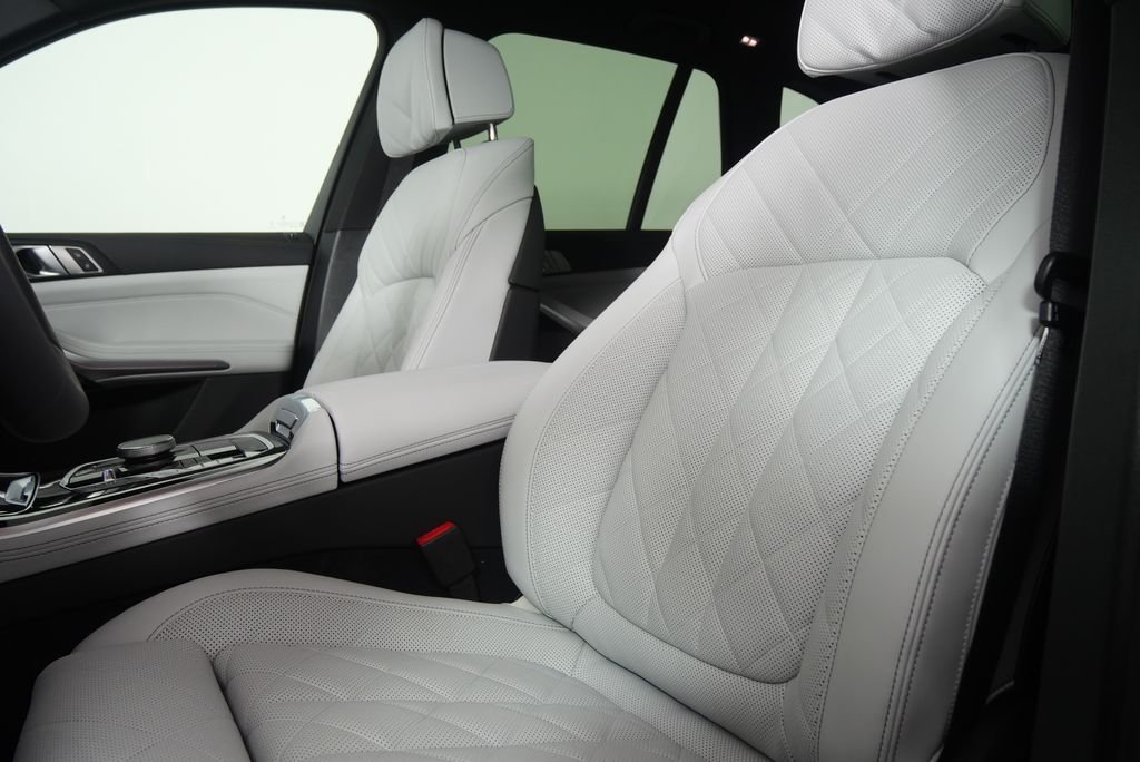 Used 2026 Dravit Grey Metallic BMW sDrive40i image 11