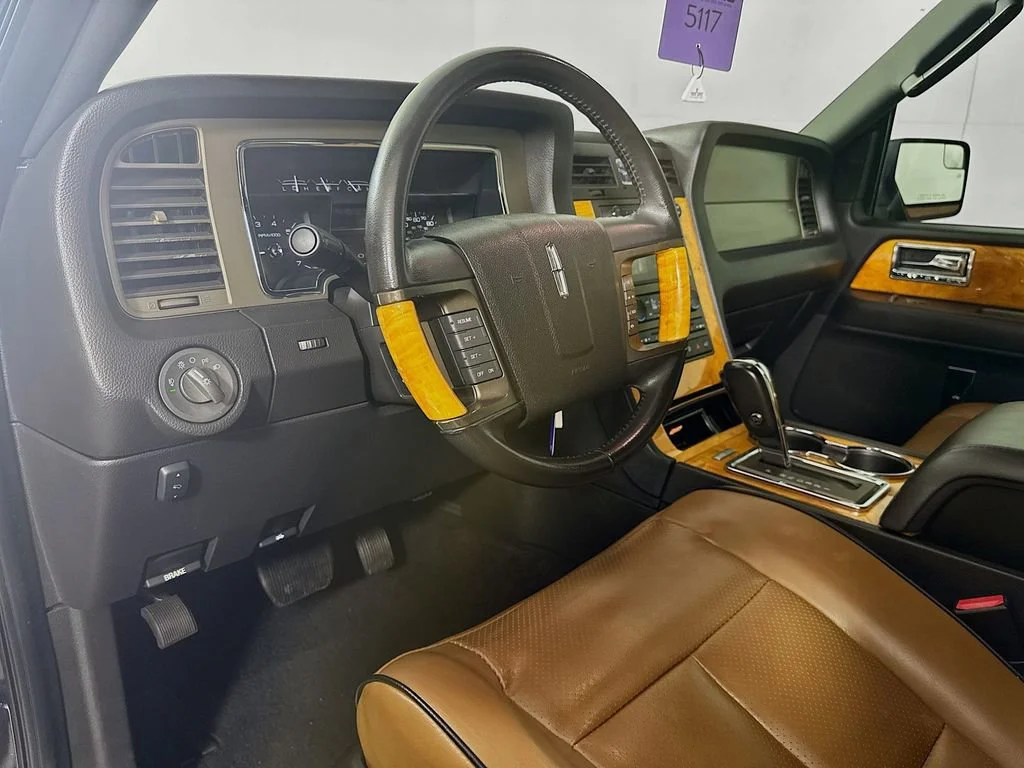 Used 2013 Black Lincoln Base image 10