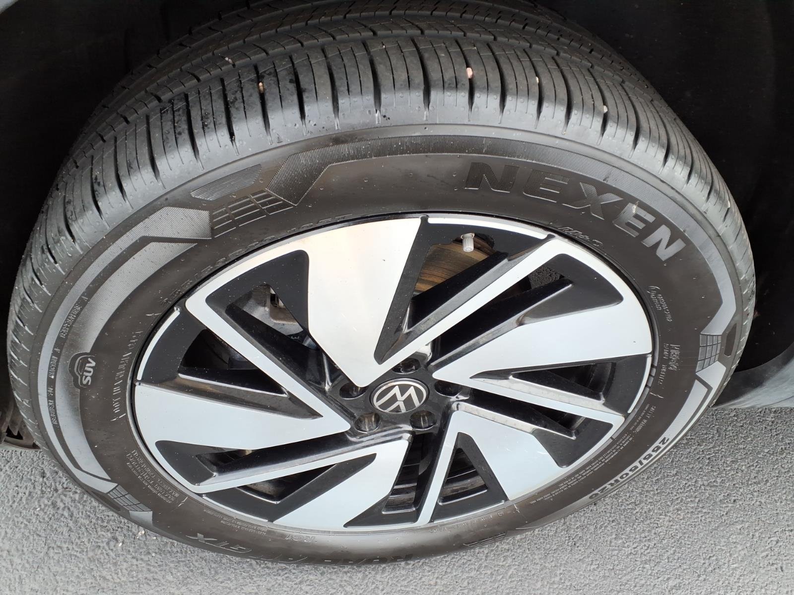 2025 Volkswagen Atlas SE w/Tech - Photo 17
